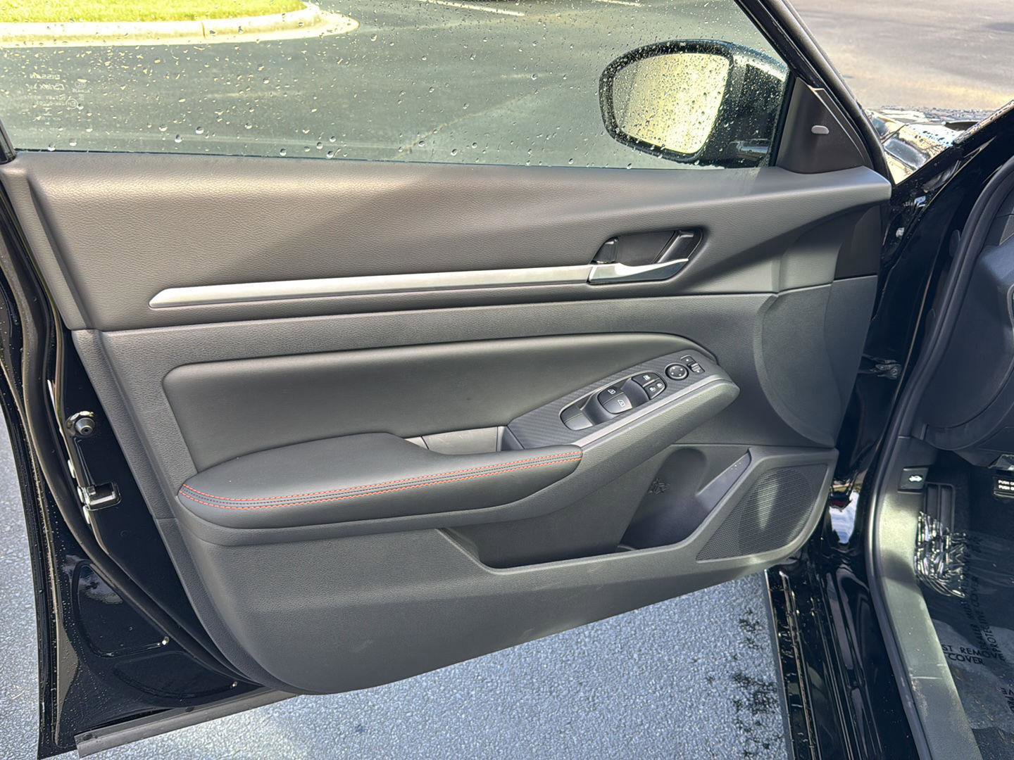 New 2026 Nissan Altima 2.5 SR w/ SR Midnight Edition Package image 14