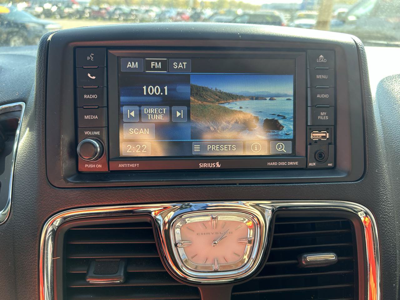 Used 2016 Chrysler Town & Country Touring FWD image 21