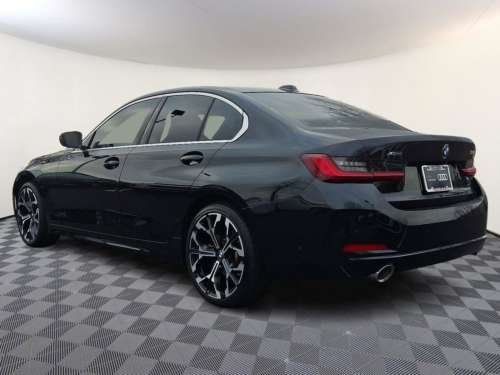 Used 2025 BMW 330i xDrive Sedan image 4