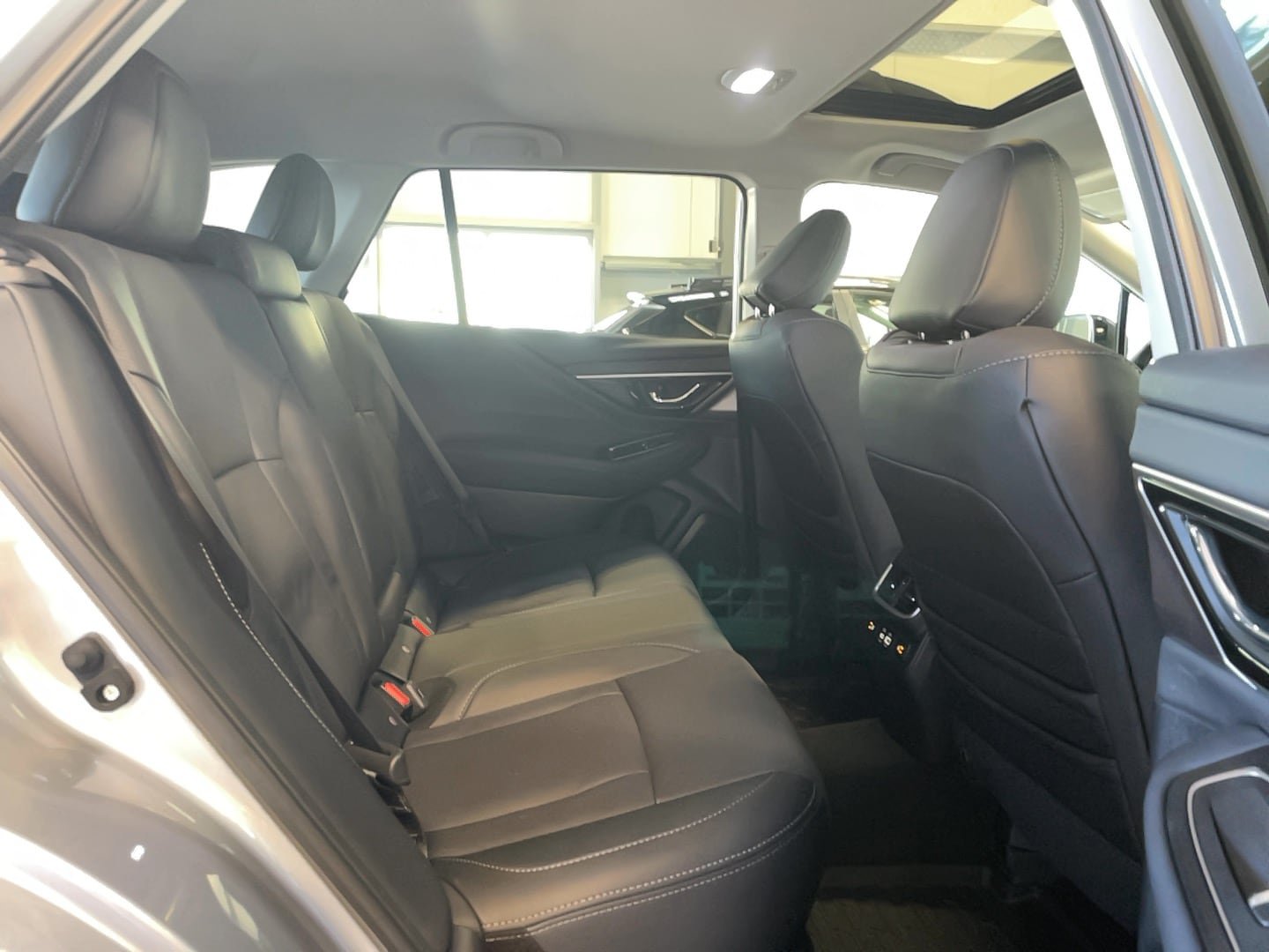 Used 2025 Subaru Outback Limited AWD/4WD image 22