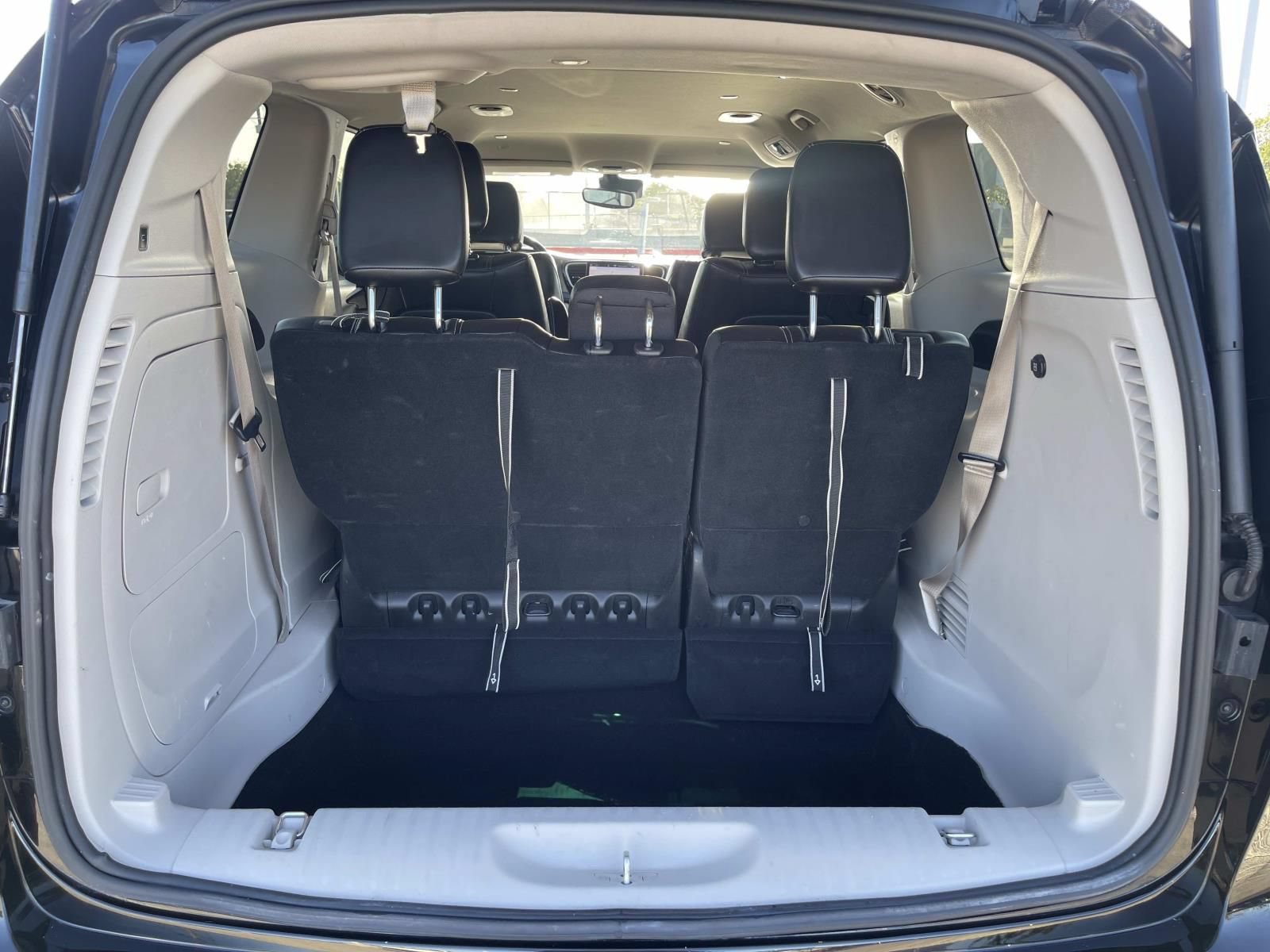 Used 2024 Chrysler Pacifica Limited FWD image 7