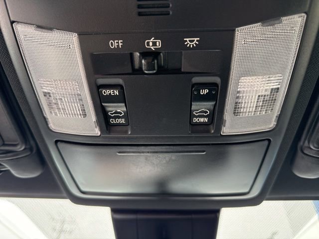 Used 2017 Toyota RAV4 SE image 48