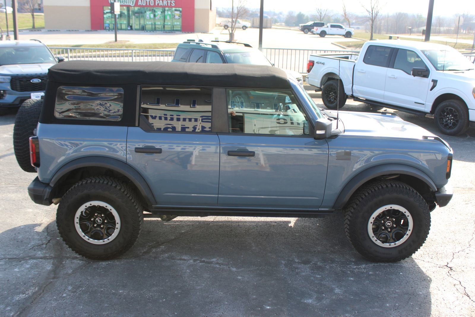 Used 2023 Ford Bronco Badlands image 8