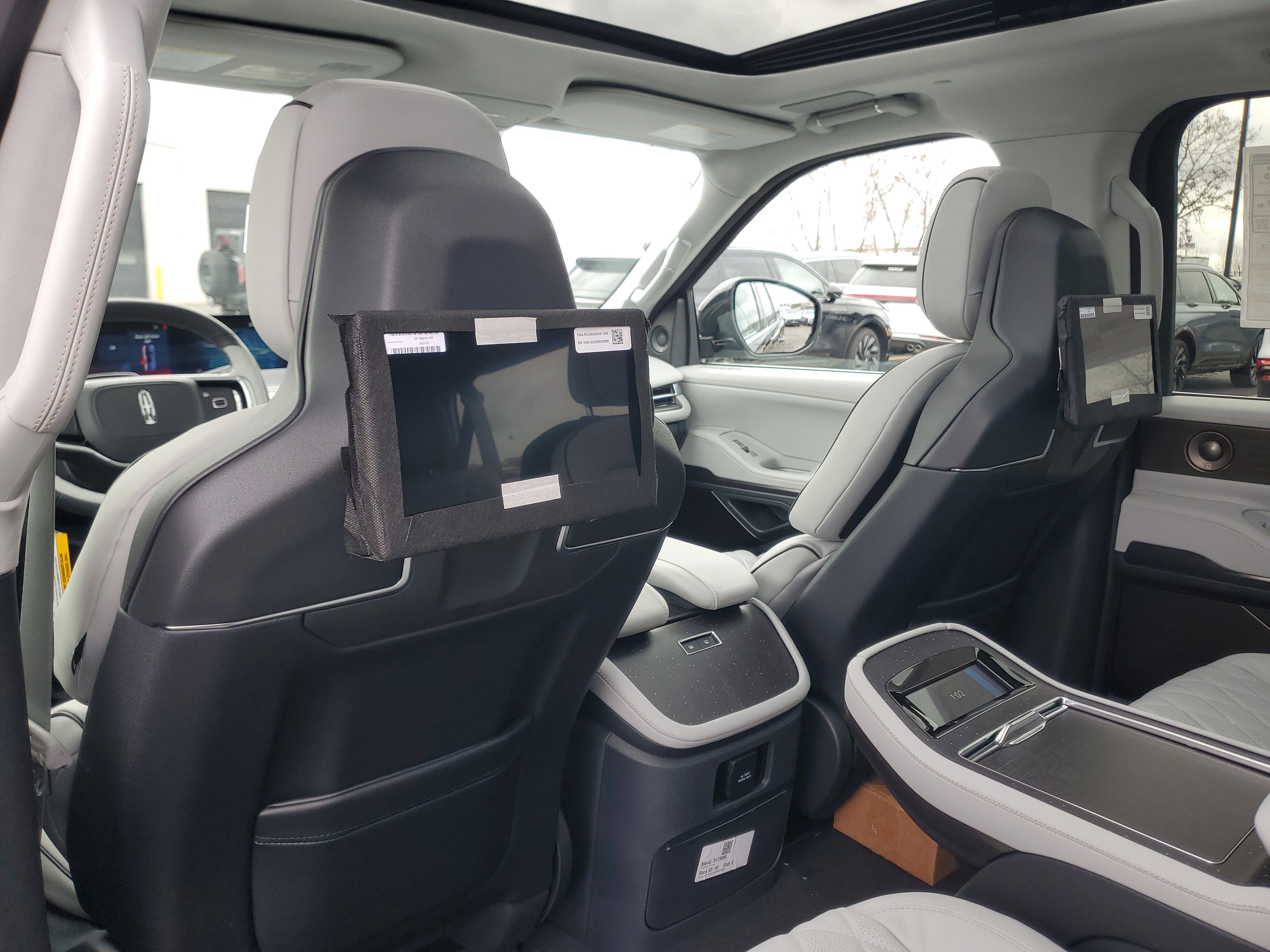 New 2025 Lincoln Navigator L Black Label image 28