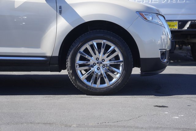 Used 2015 Lincoln MKX FWD w/ Equipment Group 101A image 4