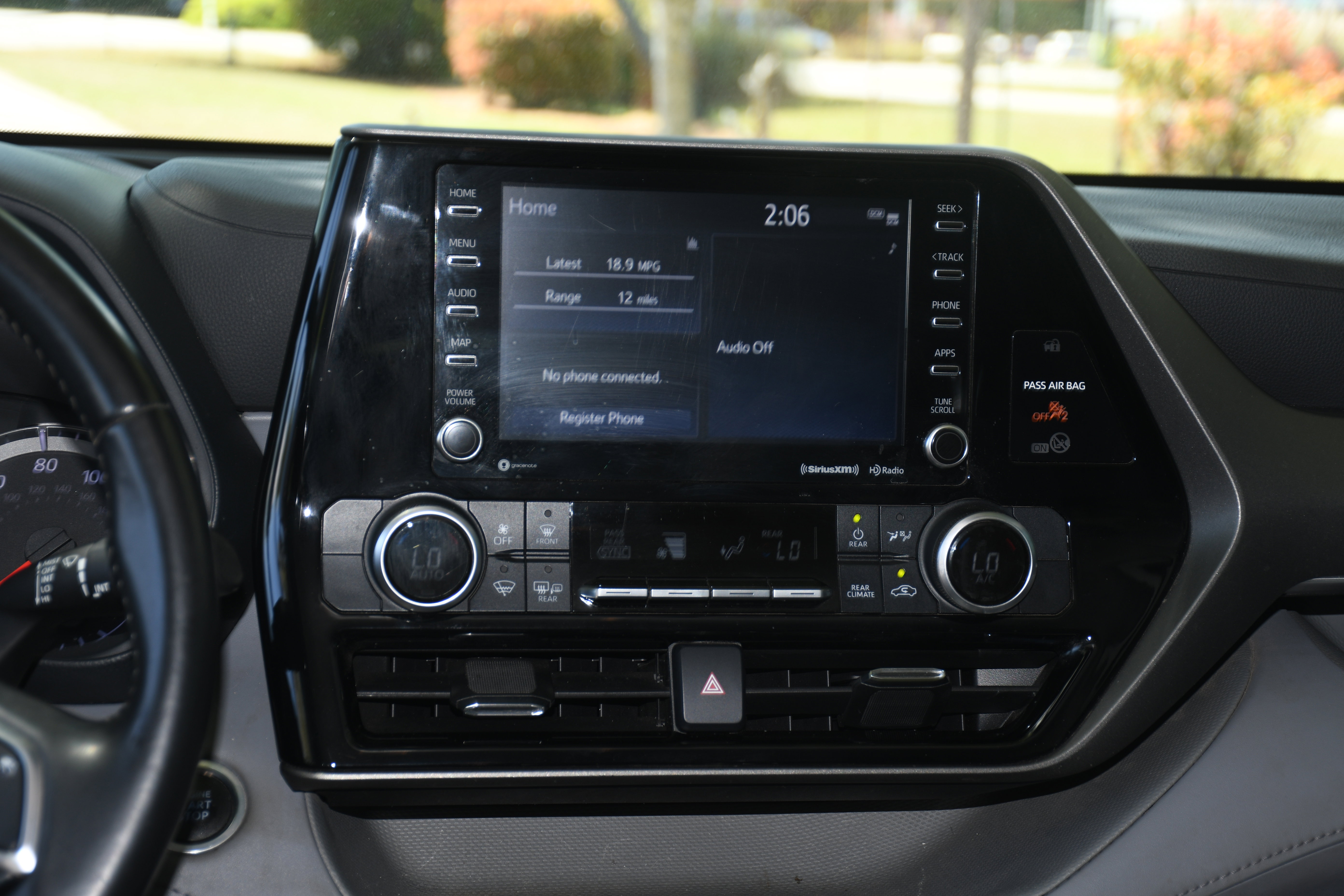 Used 2021 Toyota Highlander LE AWD/4WD image 15