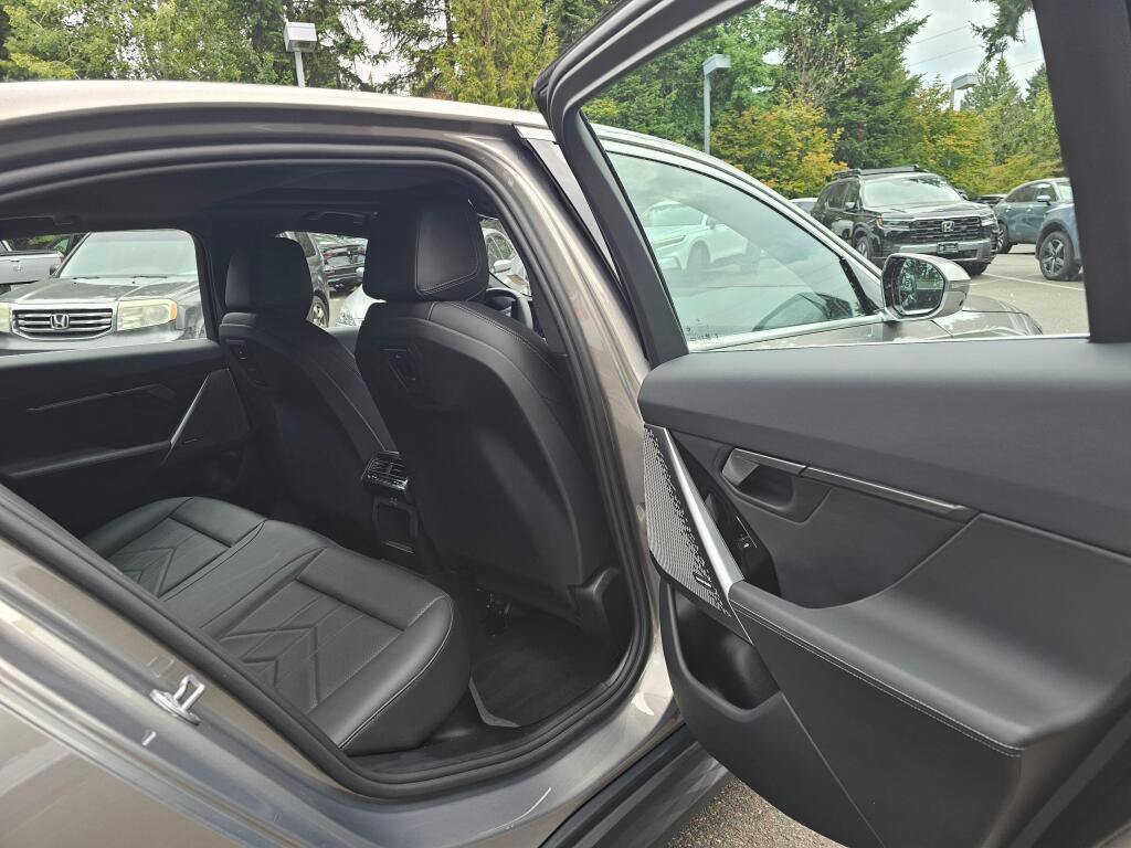Used 2026 BMW 530i xDrive AWD/4WD image 15