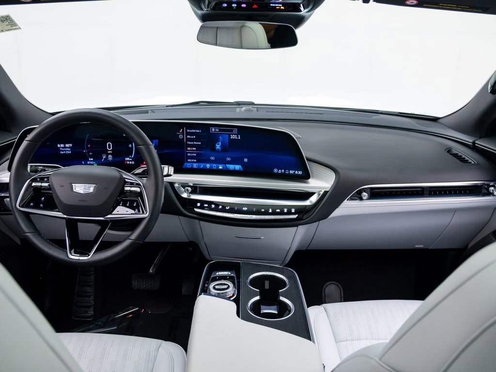 Used 2024 Cadillac Lyriq Luxury AWD/4WD image 11