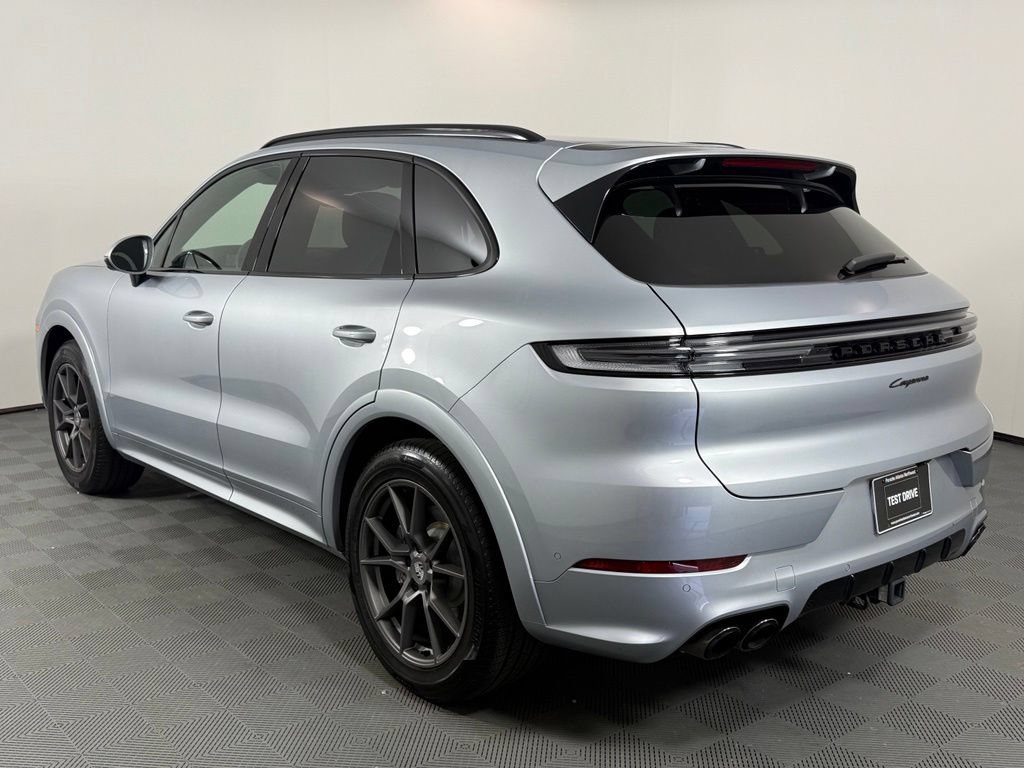 Certified 2025 Porsche Cayenne AWD/4WD image 3