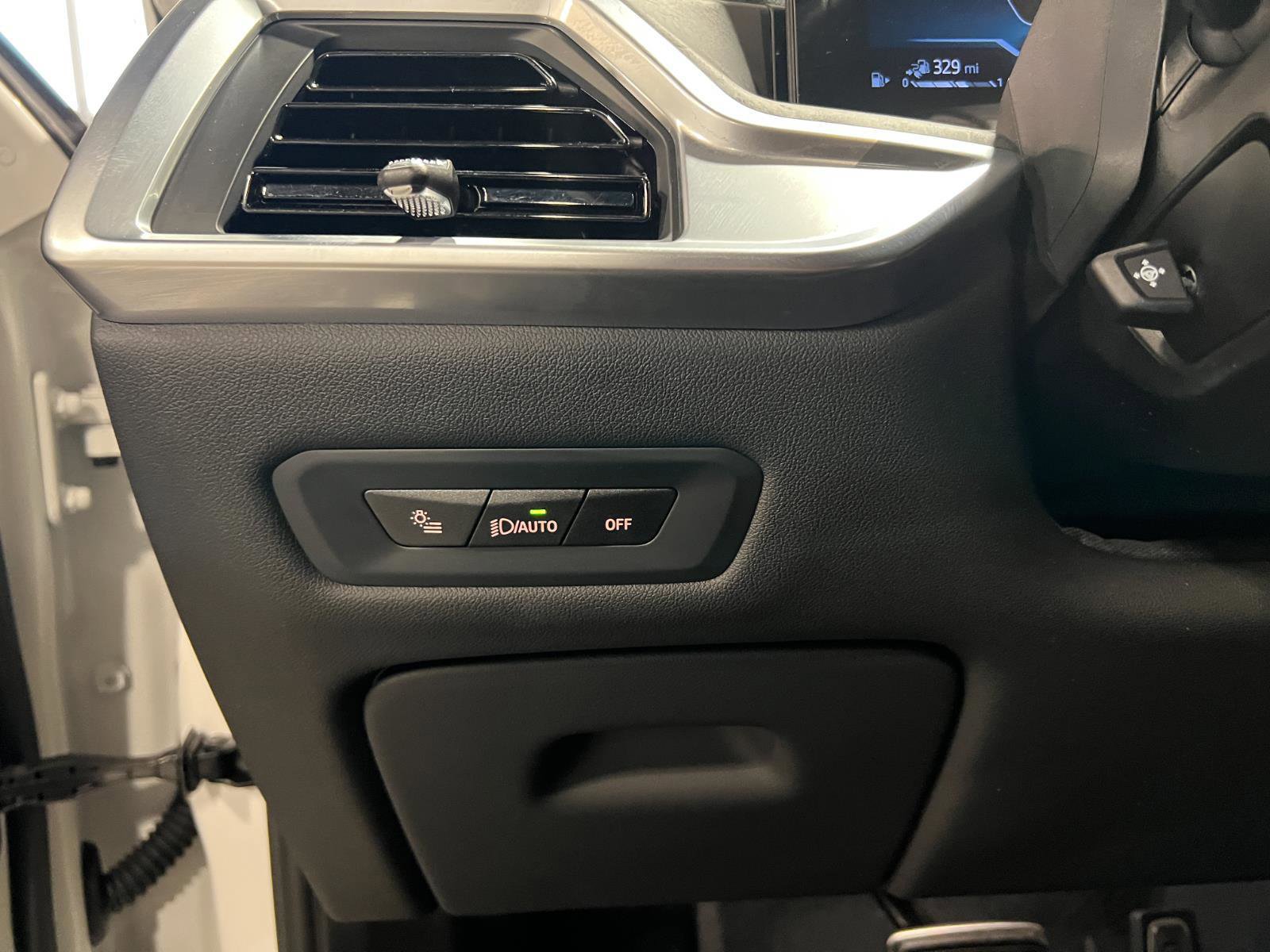 Used 2025 BMW X5 xDrive50e w/ M Sport Package image 15