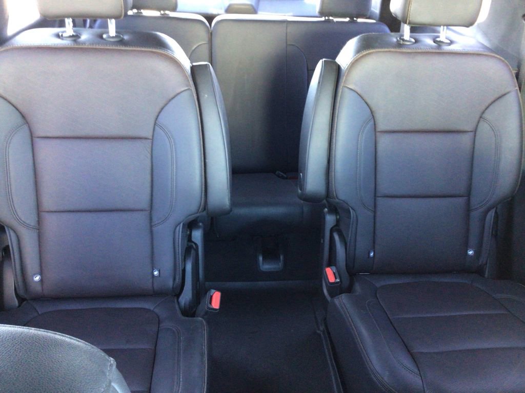 Used 2023 Chevrolet Traverse High Country AWD/4WD image 15
