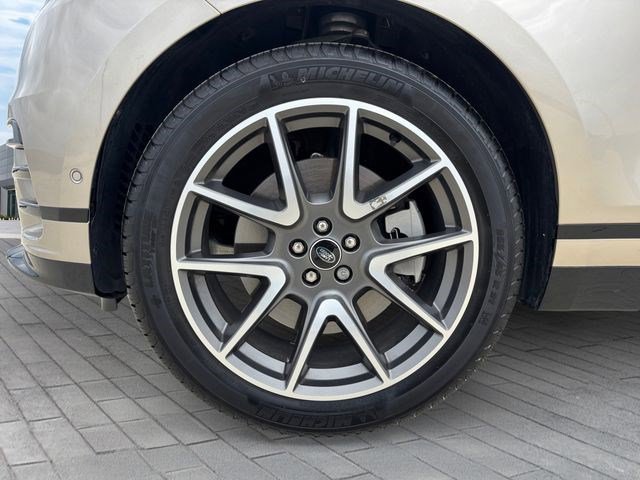 New 2026 Land Rover Range Rover Velar Dynamic SE image 9