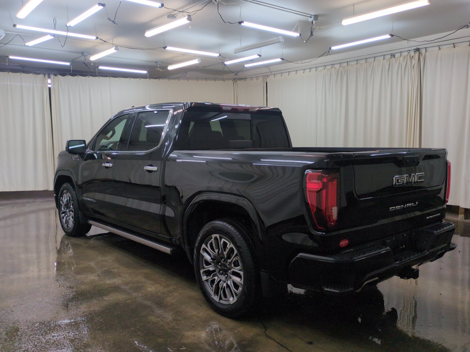 Used 2024 GMC Sierra 1500 Denali Ultimate AWD/4WD image 10
