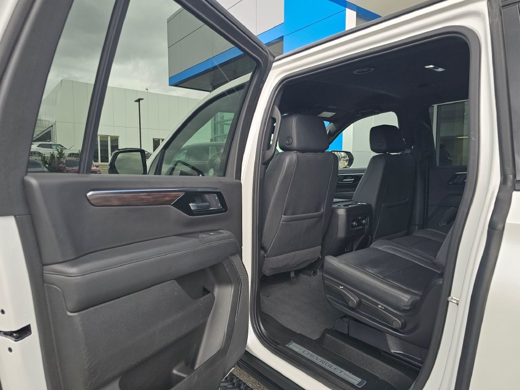 Used 2025 Chevrolet Suburban Z71 AWD/4WD image 19