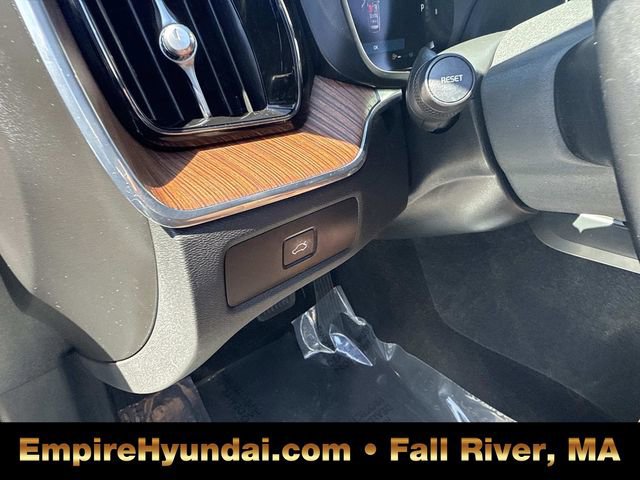 Used 2023 Volvo XC60 B5 Plus image 22