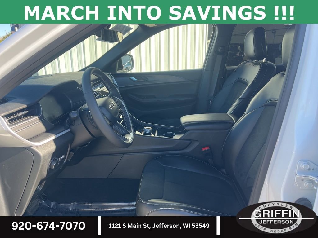 Used 2025 Jeep Grand Cherokee L Laredo image 7