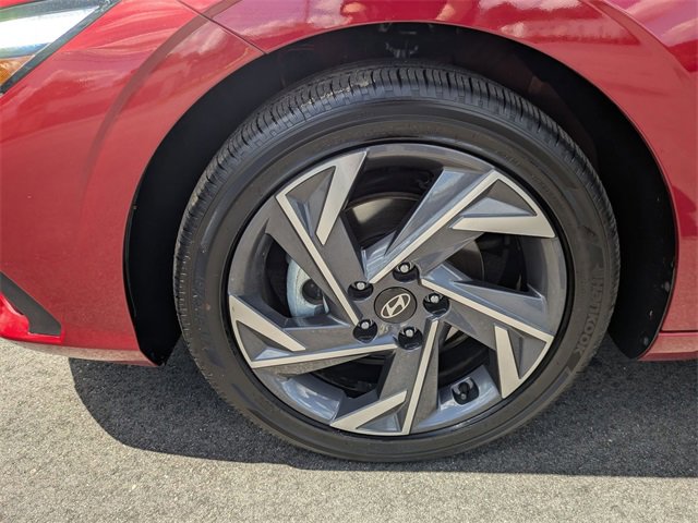 Certified 2025 Hyundai Elantra SEL image 9