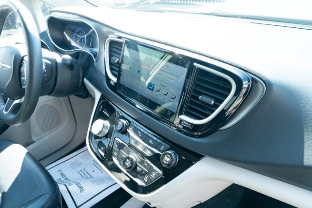 Used 2024 Chrysler Pacifica Touring-L FWD image 42