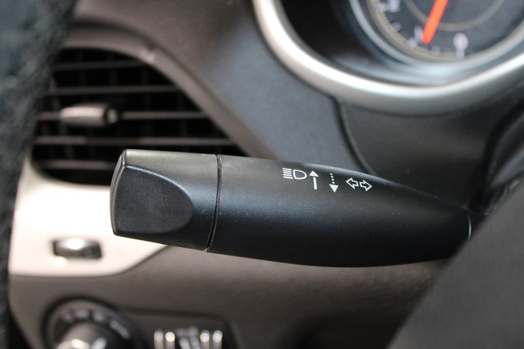 Used 2018 Jeep Cherokee Latitude Plus FWD image 30