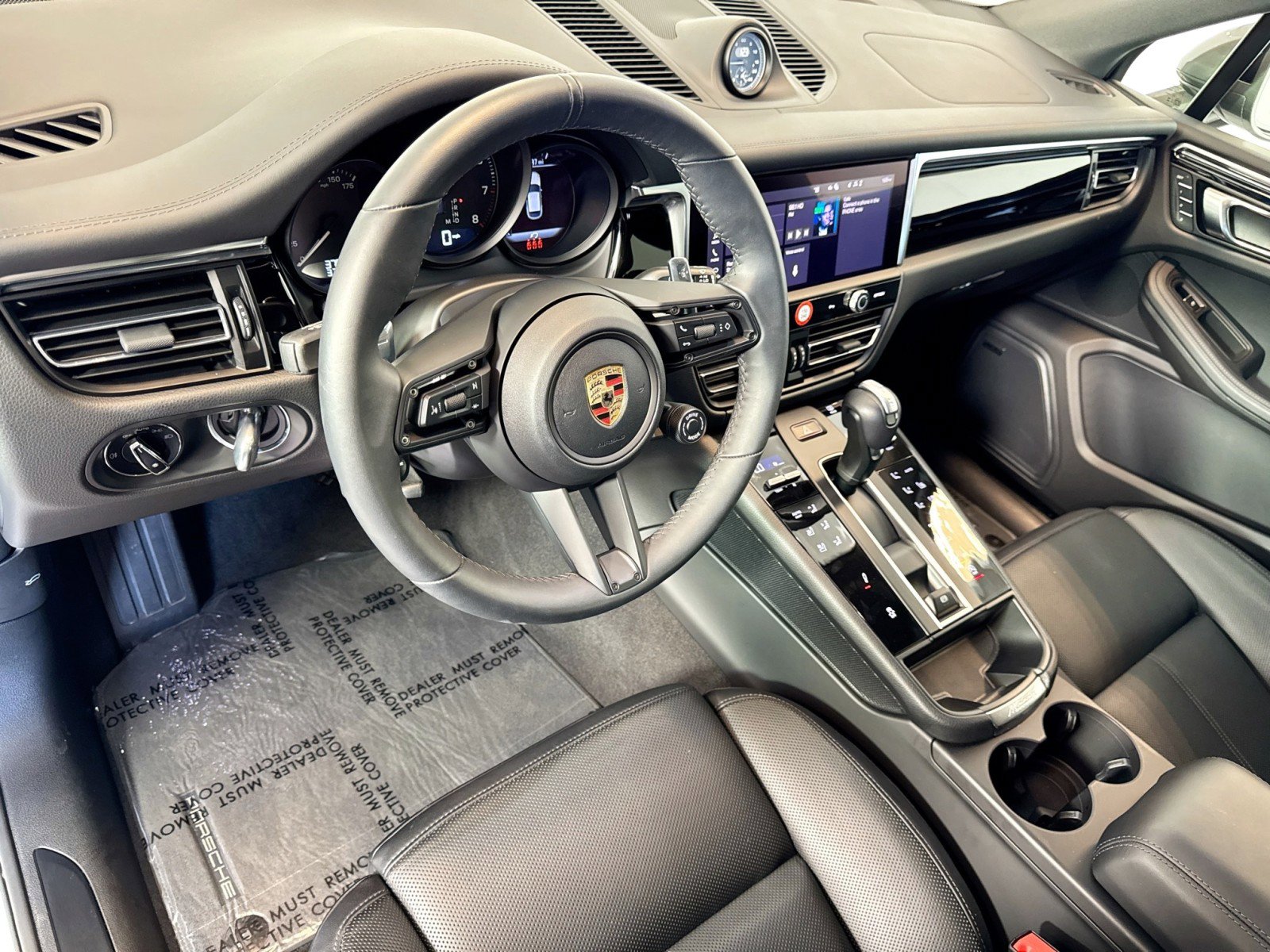 Used 2025 Porsche Macan Turbo image 4