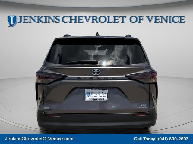 Used 2024 Toyota Sienna XLE FWD image 6