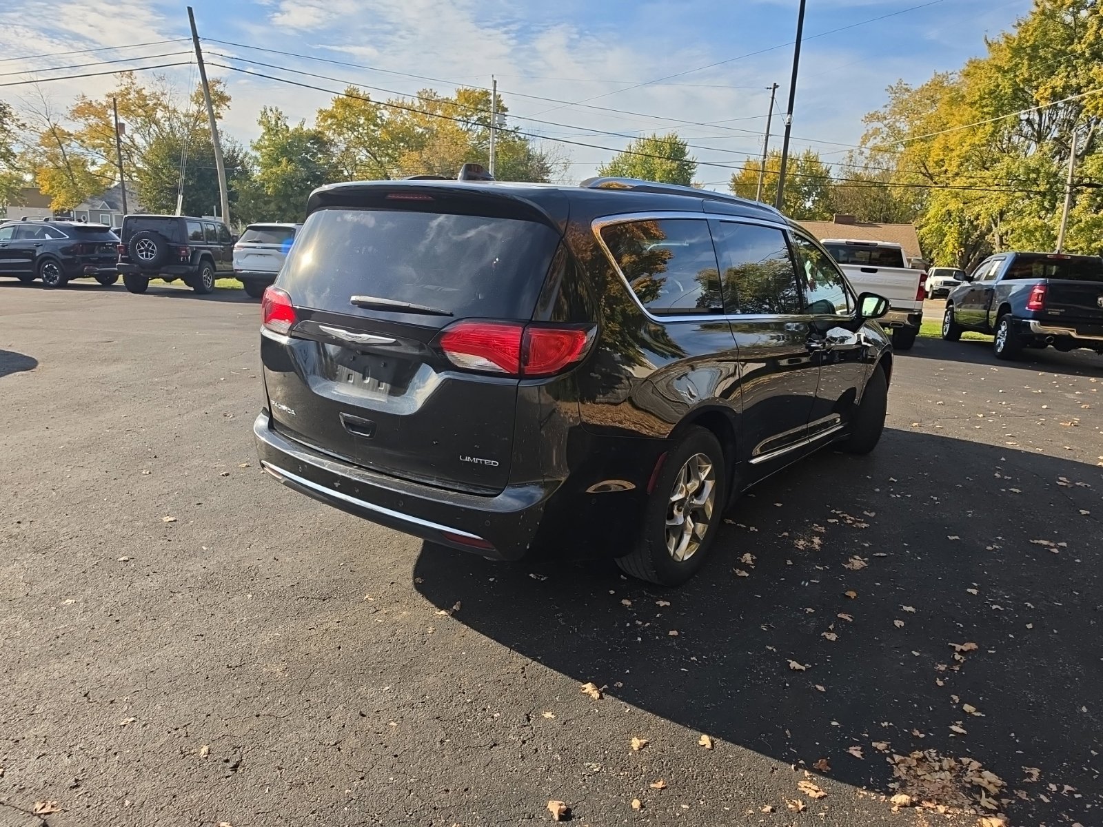 Used 2019 Chrysler Pacifica Limited w/ Advanced Safetytec Group FWD image 6