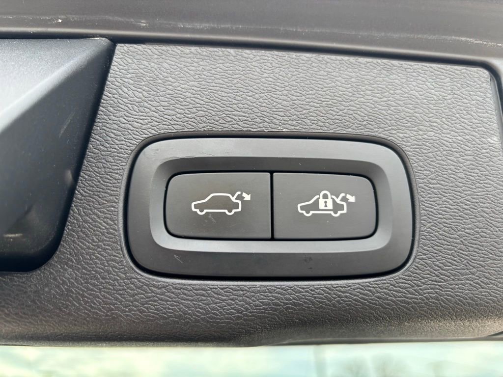 Used 2021 Volvo XC60 T5 Momentum w/ Premium Package image 26