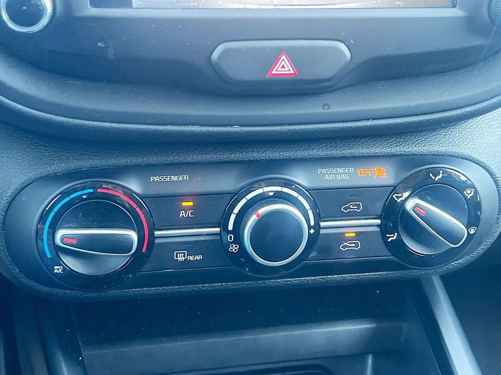 Used 2025 Kia Soul LX w/ LX Technology Package FWD image 17