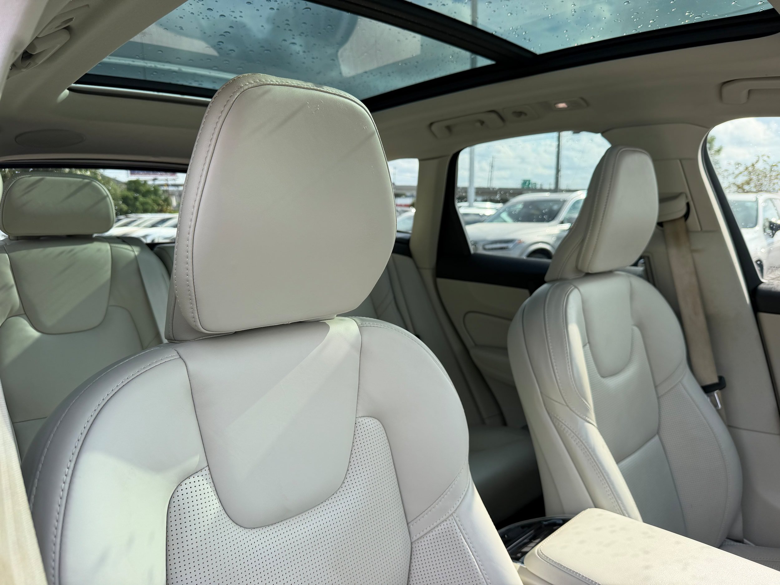 Certified 2023 Volvo XC60 B5 Ultimate w/ Climate Package AWD/4WD image 11
