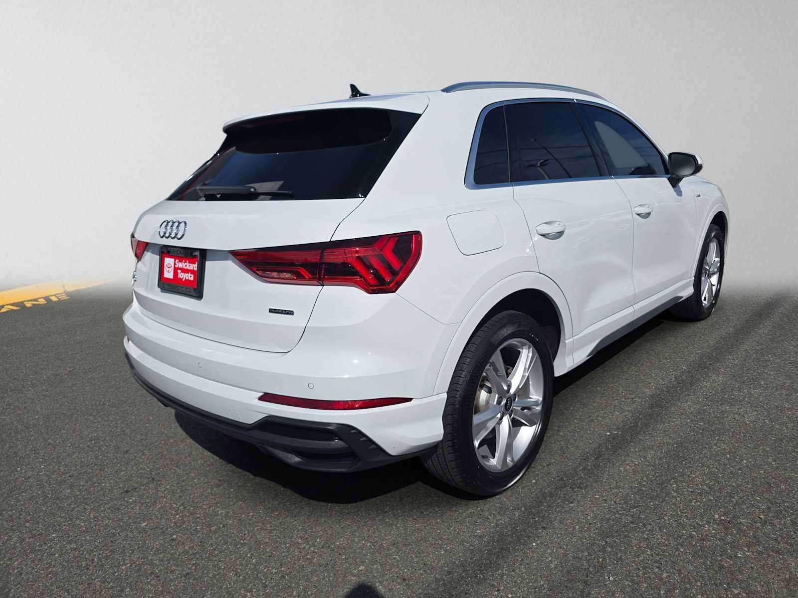 Used 2023 Audi Q3 2.0T Premium Plus w/ Premium Plus Package AWD/4WD image 3