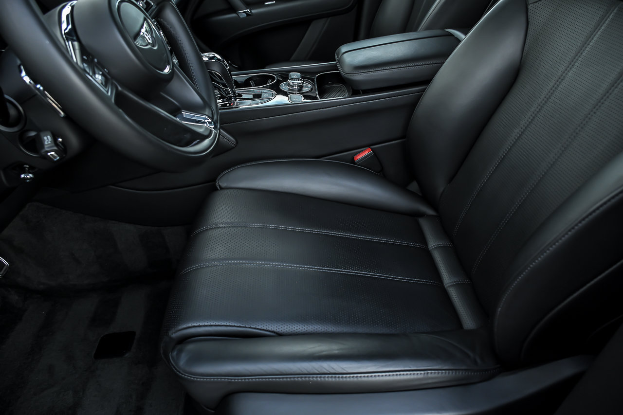 Used 2020 Bentley Bentayga AWD/4WD image 21