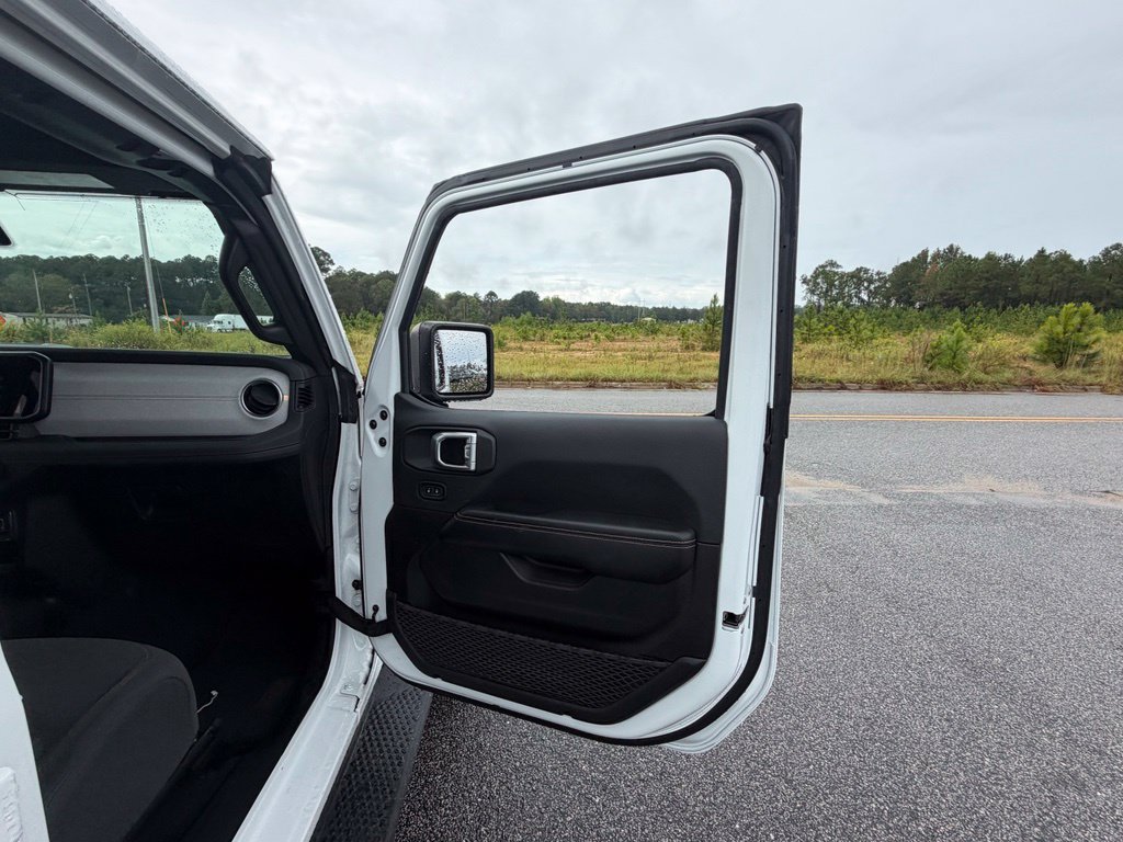 Used 2024 Jeep Wrangler Unlimited Sahara AWD/4WD image 53