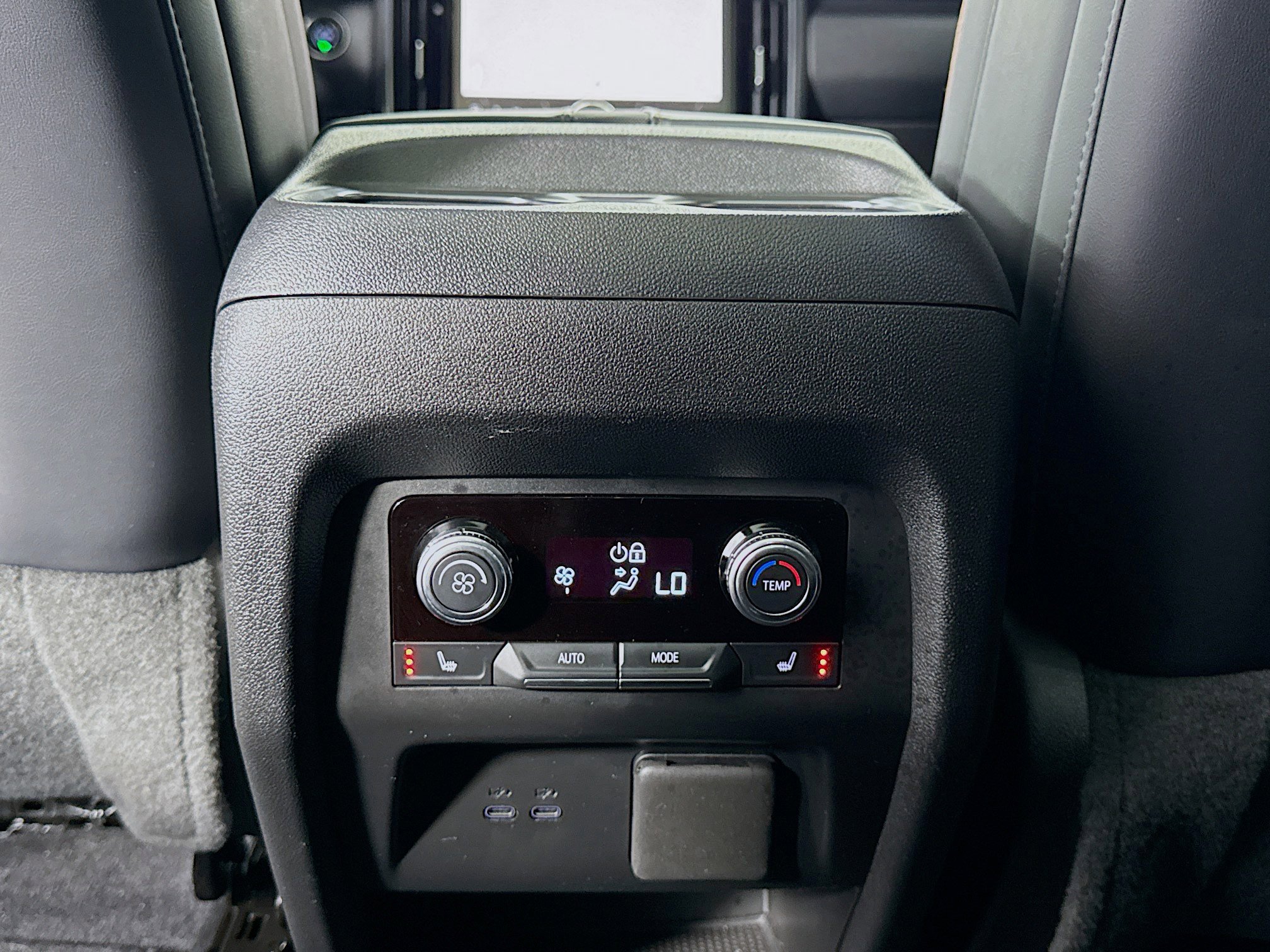 Used 2024 GMC Acadia AT4 w/ Luxury Package image 27