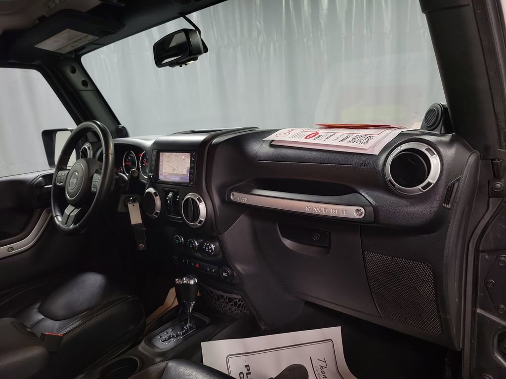 Used 2014 Jeep Wrangler Unlimited Rubicon w/ Connectivity Group image 25