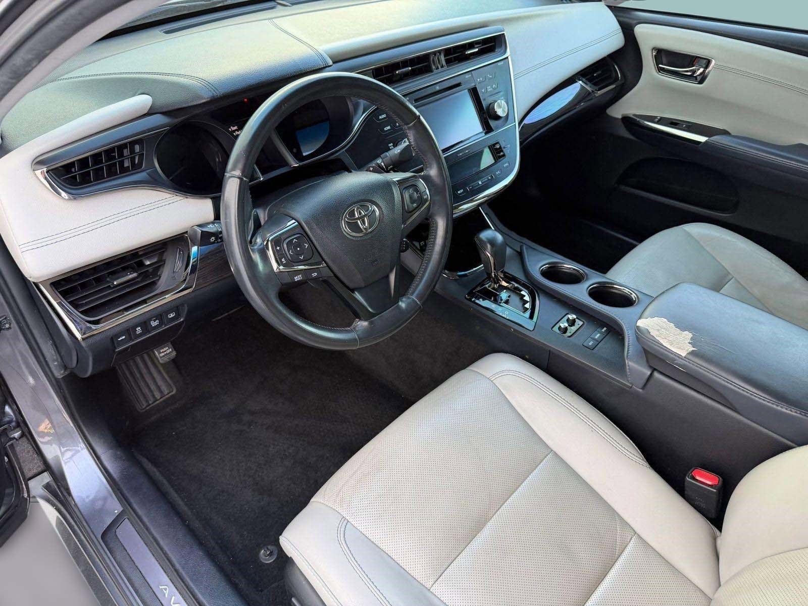 Used 2015 Toyota Avalon Limited FWD image 4