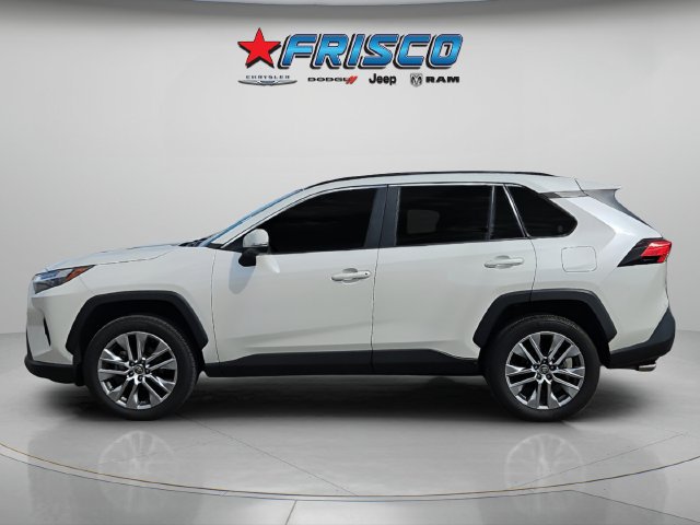 Used 2022 Toyota RAV4 XLE Premium FWD image 3