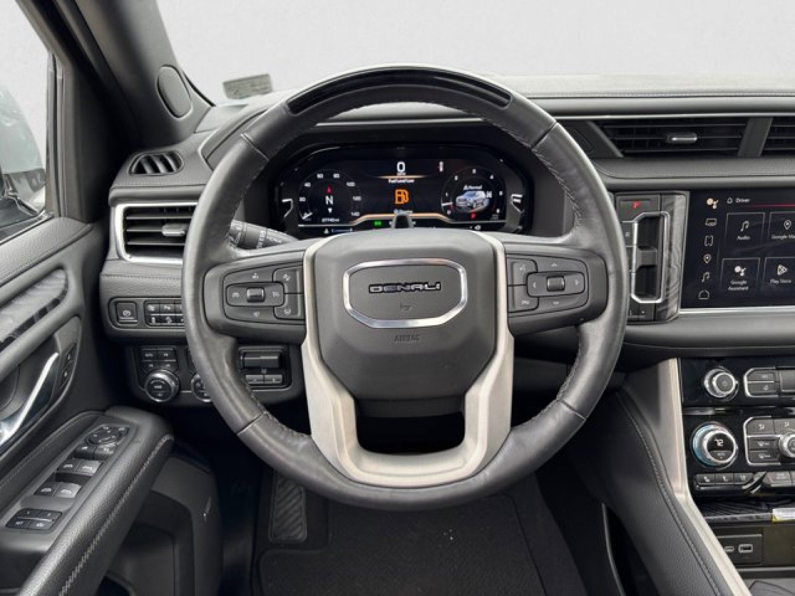 Used 2023 GMC Yukon Denali w/ Advanced Technology Package image 15