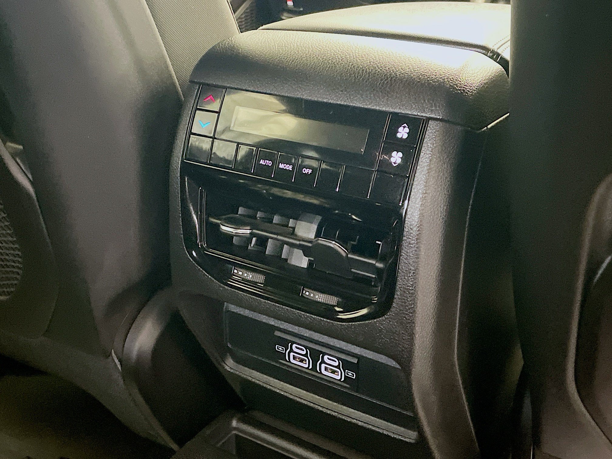 Used 2025 Jeep Grand Cherokee L Laredo RWD image 16