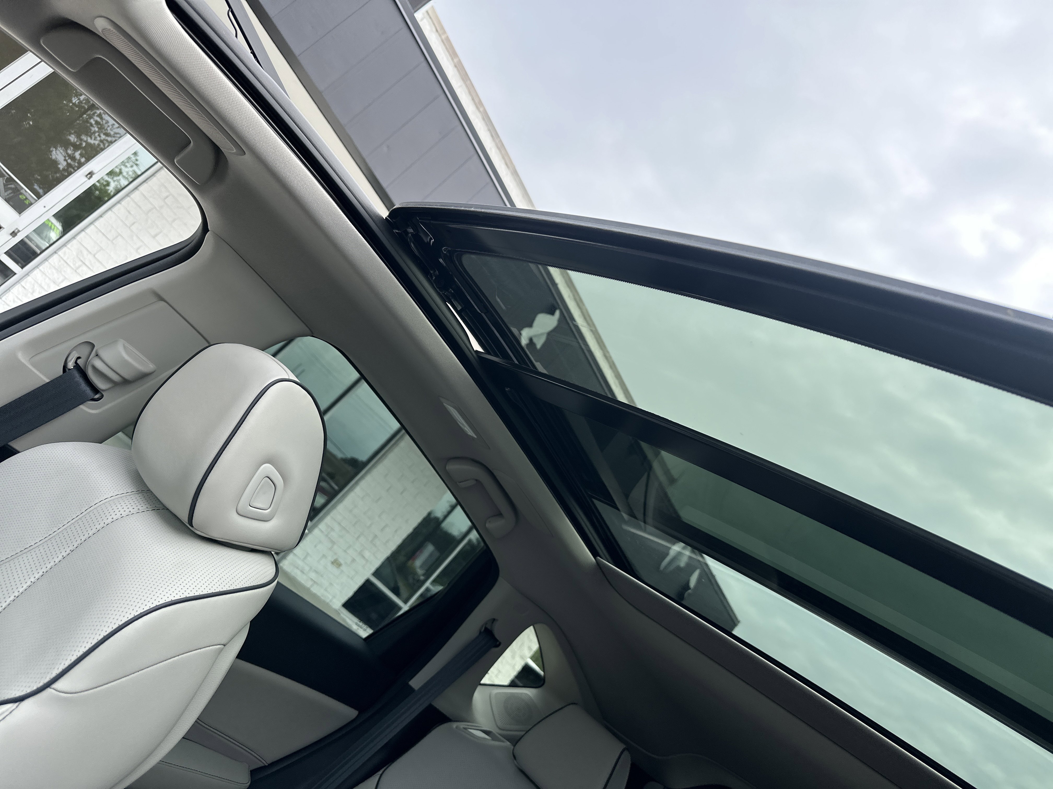 Used 2025 Acura RDX SH-AWD w/ Advance Package image 12