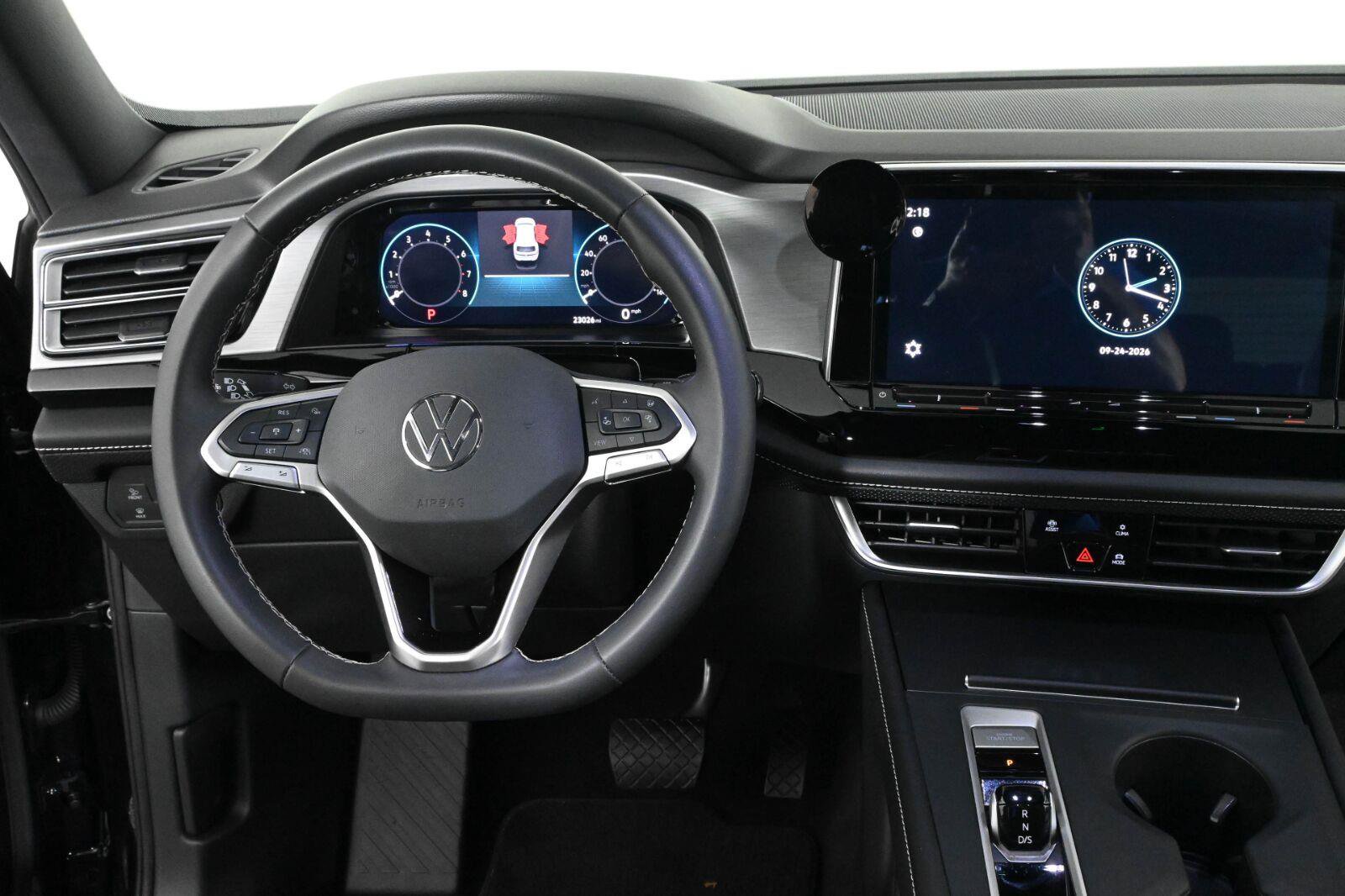 Used 2024 Volkswagen Atlas Cross Sport SE FWD image 3