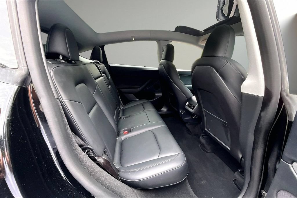 Used 2022 Tesla Model Y Long Range AWD/4WD image 23