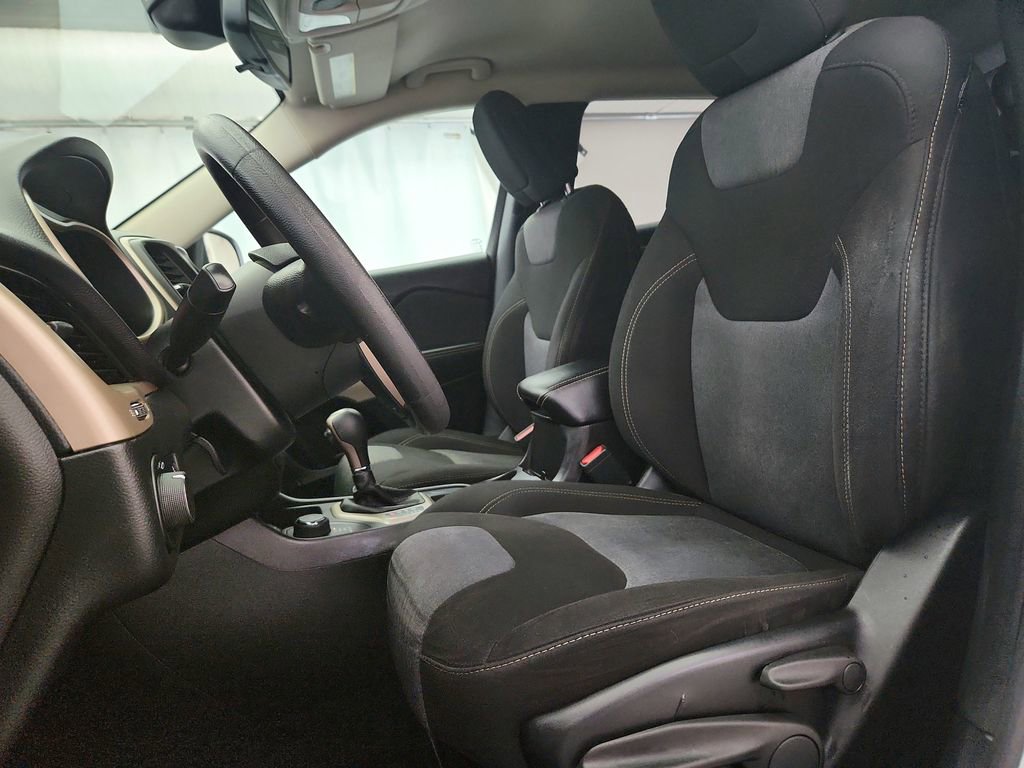 Used 2017 Jeep Cherokee Sport image 12