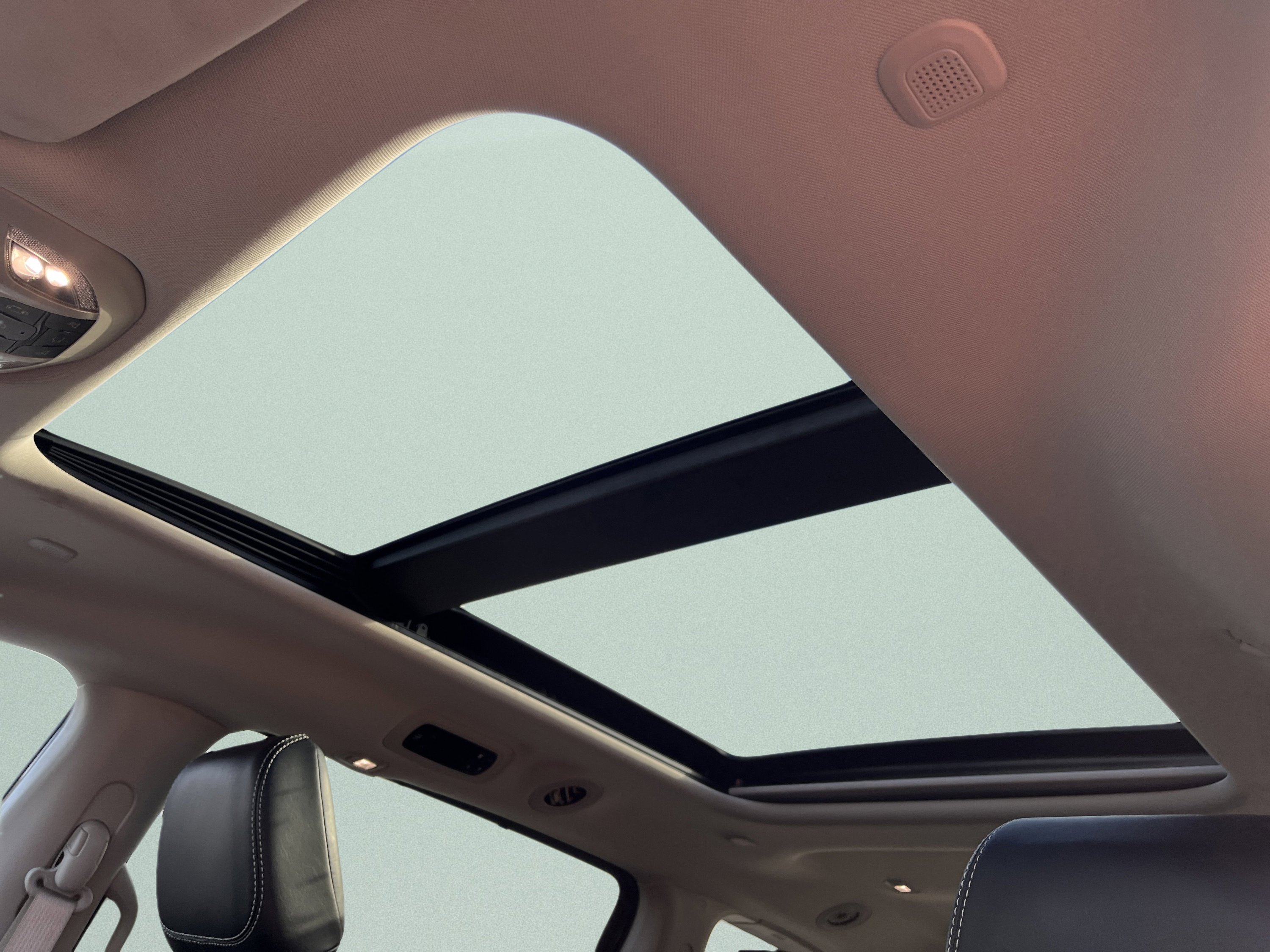 Used 2024 Chrysler Pacifica Touring-L image 19