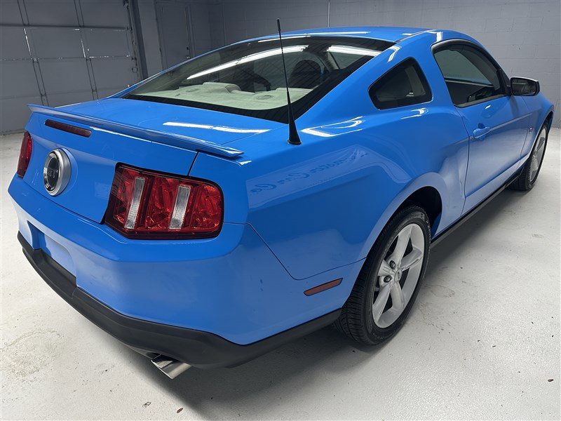 Used 2010 Ford Mustang GT image 7