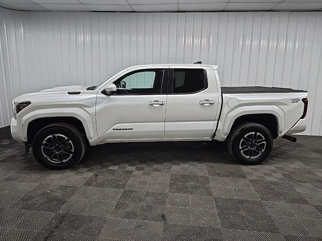 Used 2024 Toyota Tacoma TRD Sport w/ TRD Sport Premium Package AWD/4WD image 5