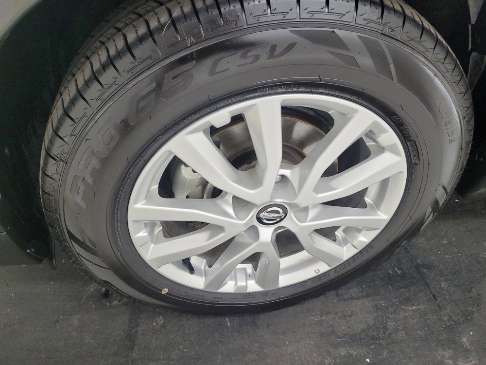 Used 2017 Nissan Rogue SV FWD image 31