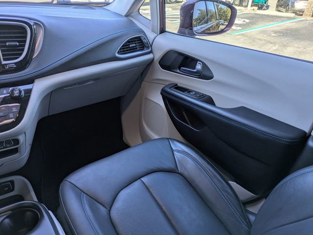 Used 2021 Chrysler Pacifica Touring-L image 20