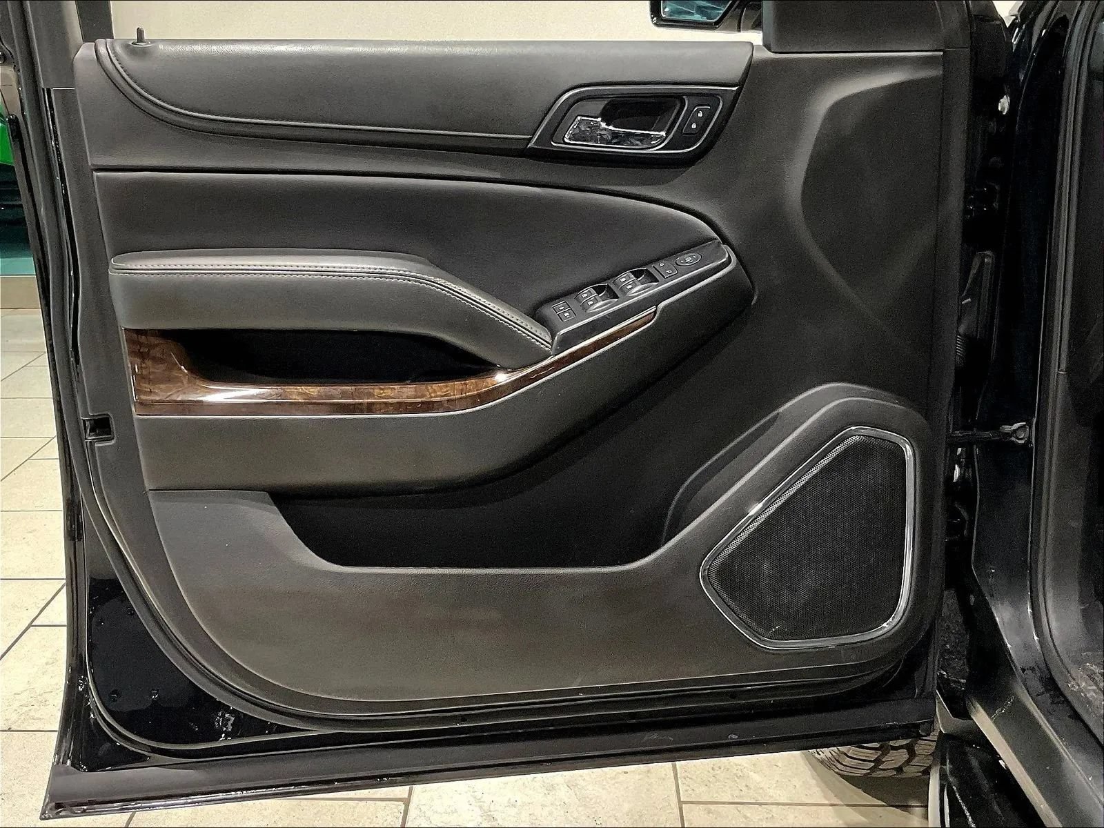 Used 2018 Chevrolet Tahoe LS w/ All-Season Package RWD image 17