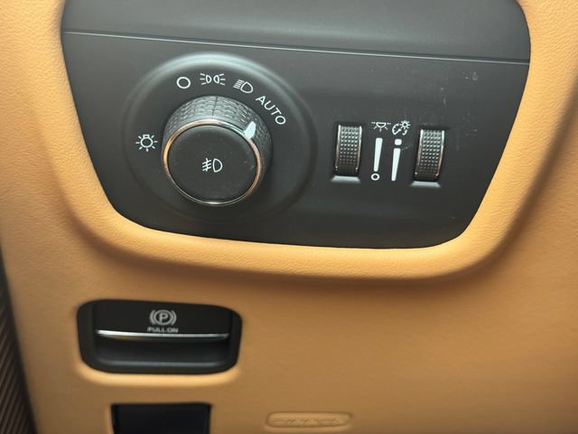 Used 2025 Jeep Grand Cherokee Summit AWD/4WD image 24