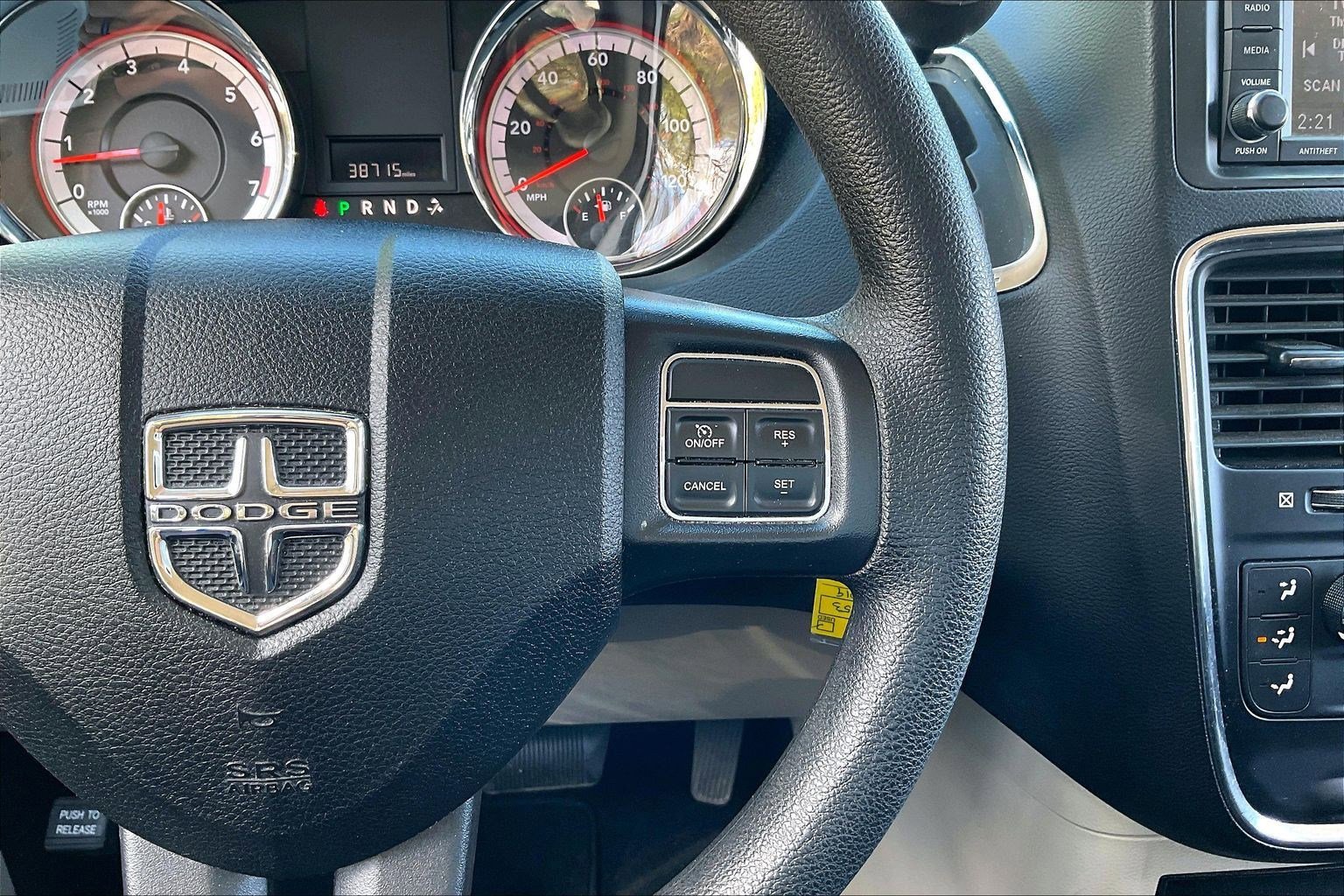 Used 2019 Dodge Grand Caravan SE FWD image 17